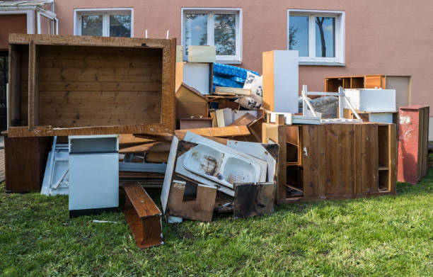 Best Yard Cleanup Services  in Madelia, MN
